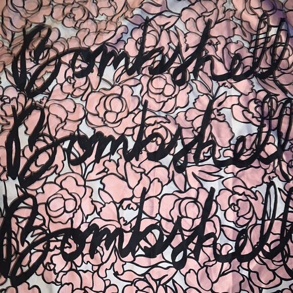 NEW VICTORIAS SECRET PINK Bombshell Signature Scarf - NWT - Picture 2 of 4